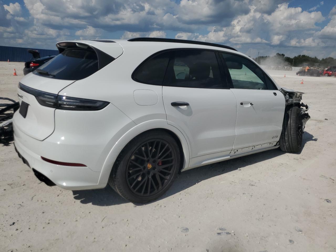 2022 PORSCHE CAYENNE GTS VIN:WP1AG2AY2NDA38196