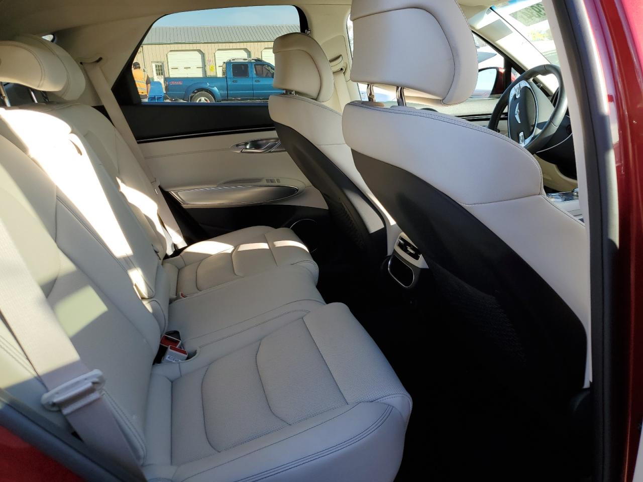 2022 GENESIS GV70 BASE VIN:KMUMADTB2NU058983