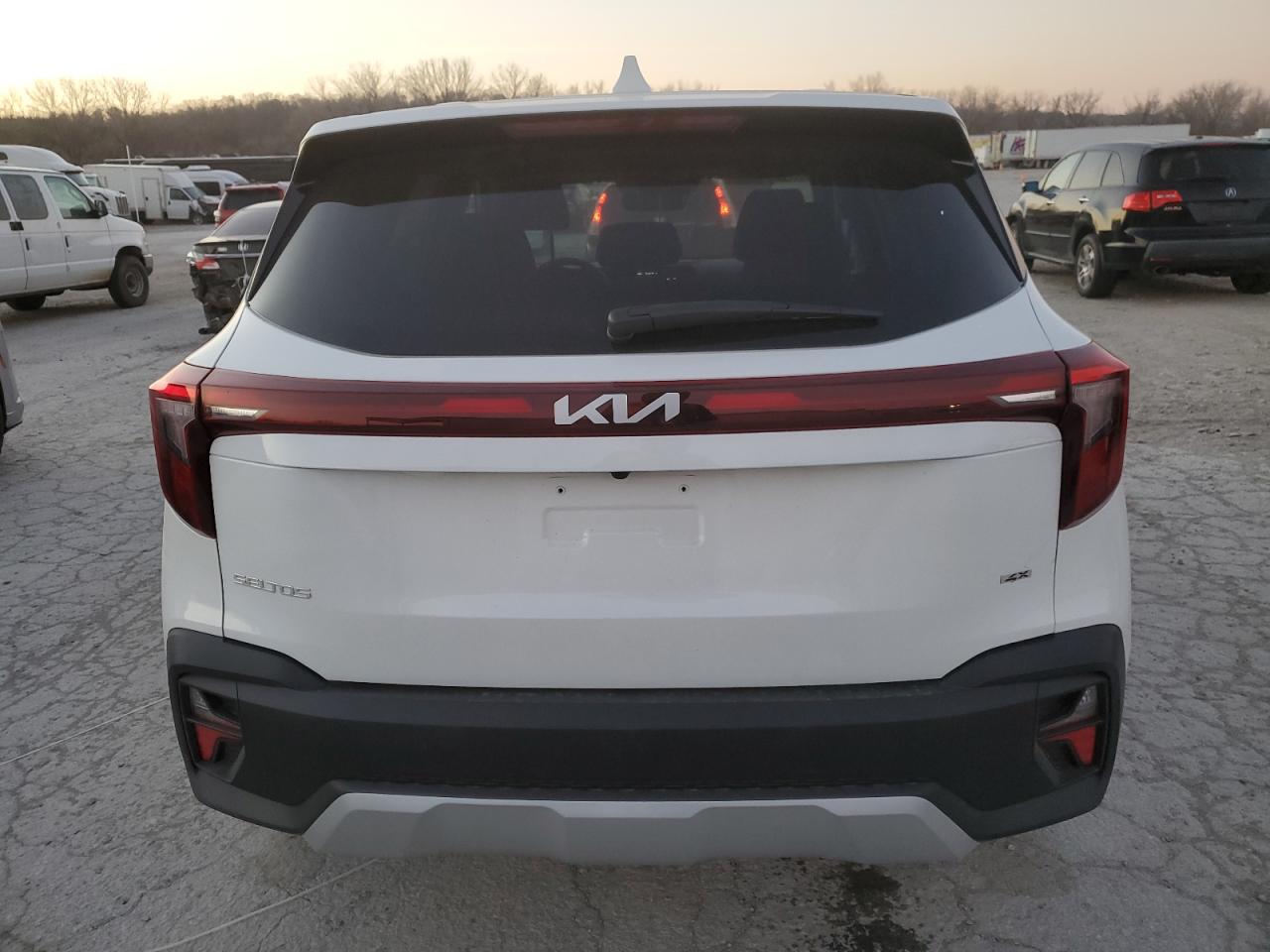 2024 KIA SELTOS LX VIN:KNDEPCAA8R7573288