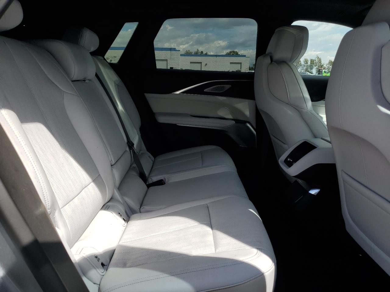 2024 CADILLAC LYRIQ LUXURY VIN:1GYKPRRK6RZ104038