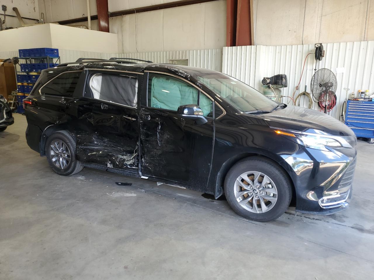 2024 TOYOTA SIENNA XLE VIN:5TDYRKEC9RS195260