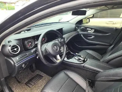 2017 Mercedes-Benz E 220 VIN: