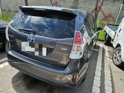 2015 Toyota Prius v VIN: