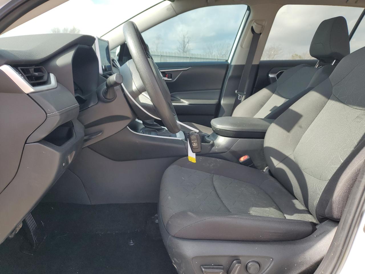 2024 TOYOTA RAV4 XLE VIN:2T3W1RFV6RW306370