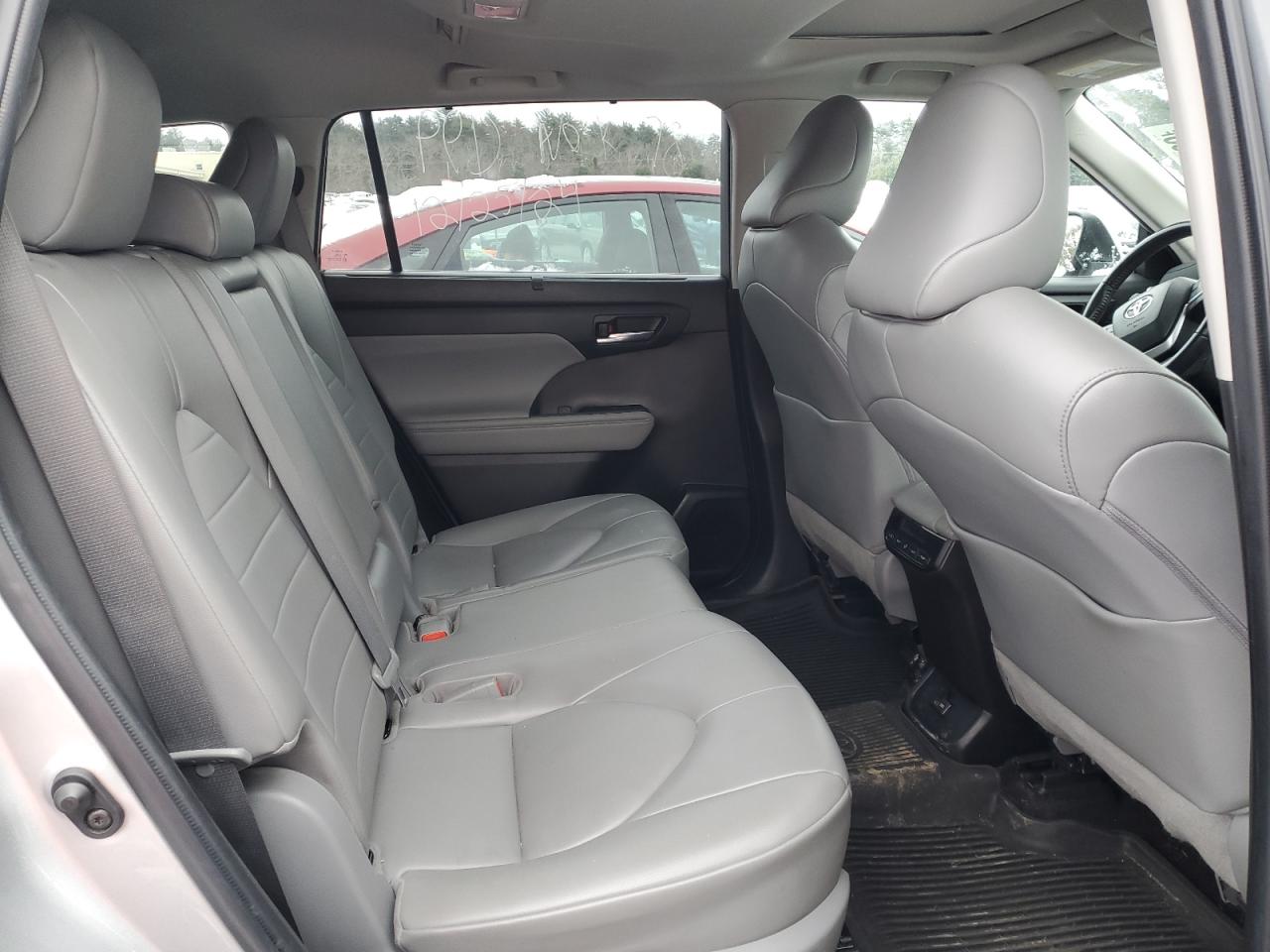 2022 TOYOTA HIGHLANDER XLE VIN:5TDGZRBH6NS195005
