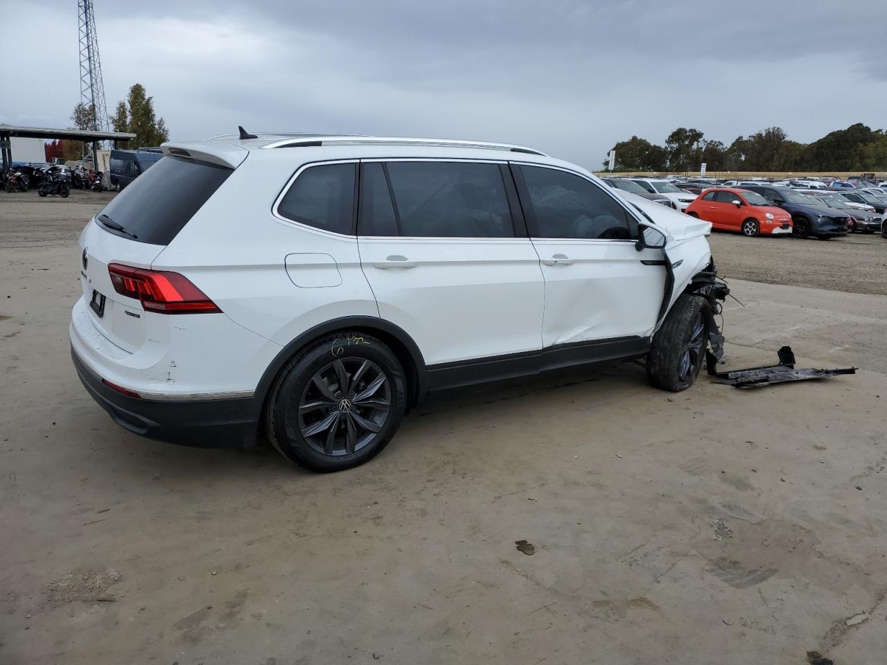 2022 VOLKSWAGEN TIGUAN SE VIN:3VV2B7AX8NM043725
