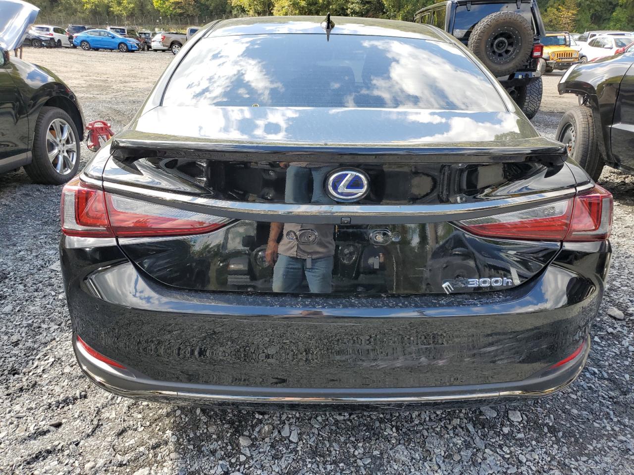 2022 LEXUS ES 300H BASE VIN:58AGA1C11NU023572