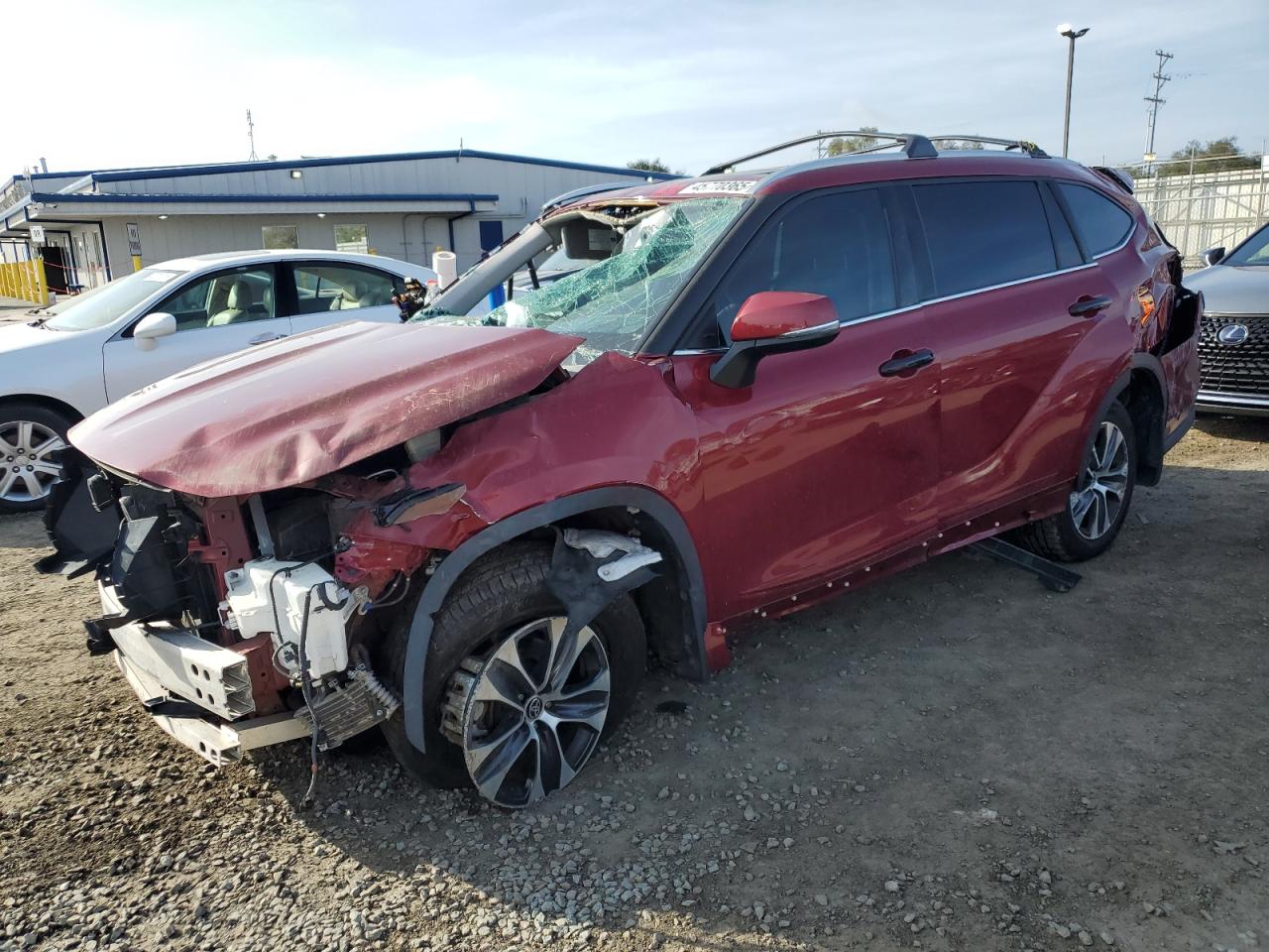 2022 TOYOTA HIGHLANDER XLE VIN:5TDGZRBH3NS203707