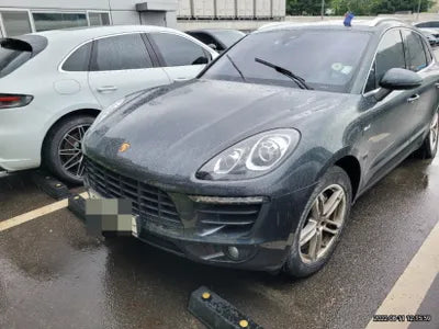 2017 Porsche Macan VIN: