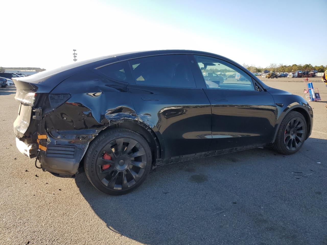 2022 TESLA MODEL Y  VIN:7SAYGDEE2NF342216