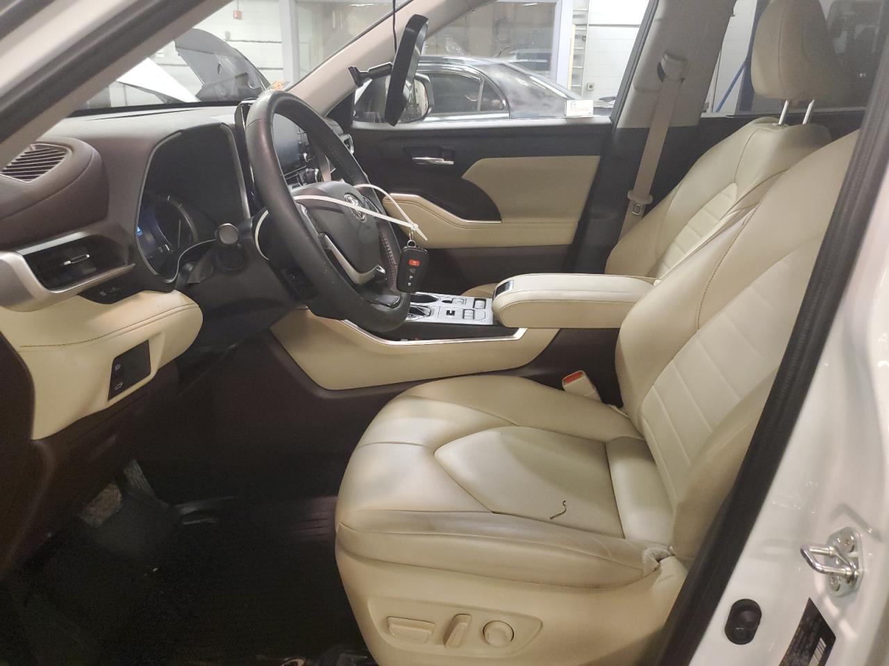 2022 TOYOTA HIGHLANDER XLE VIN:5TDGZRBH0NS560570