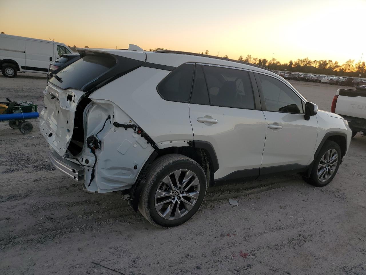 2022 TOYOTA RAV4 XLE PREMIUM VIN:2T3C1RFV8NW228767