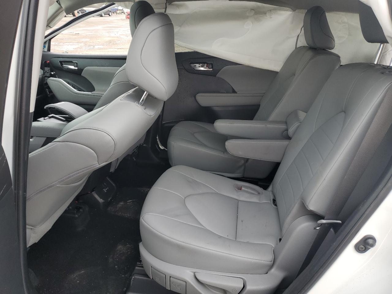 2022 TOYOTA HIGHLANDER XLE VIN:5TDGZRAH2NS559843