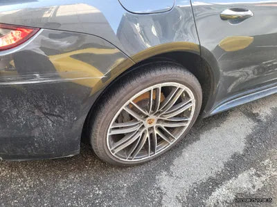 2017 Porsche Panamera VIN: