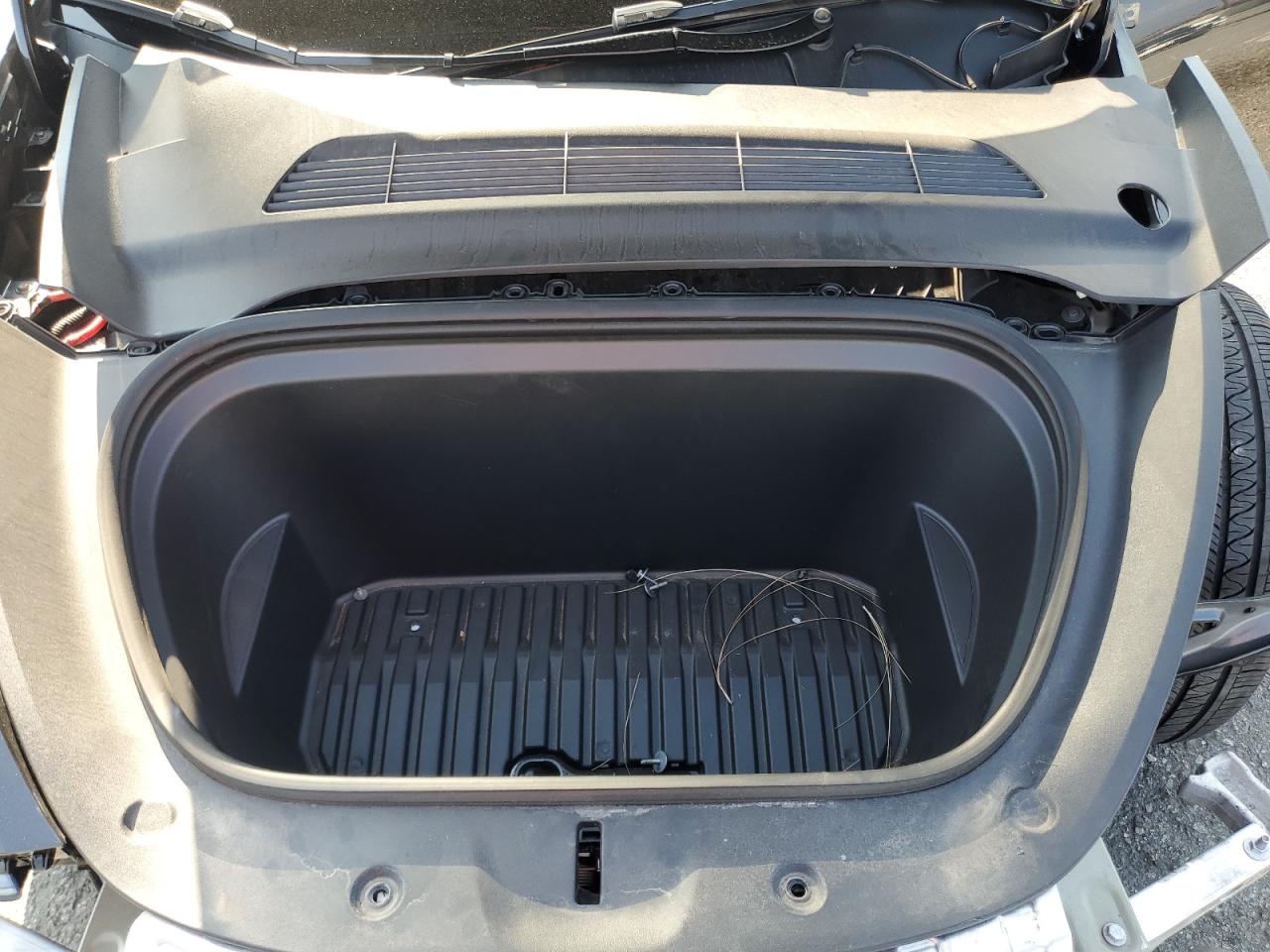 2024 TESLA MODEL Y  VIN:7SAYGAEE0RF018427