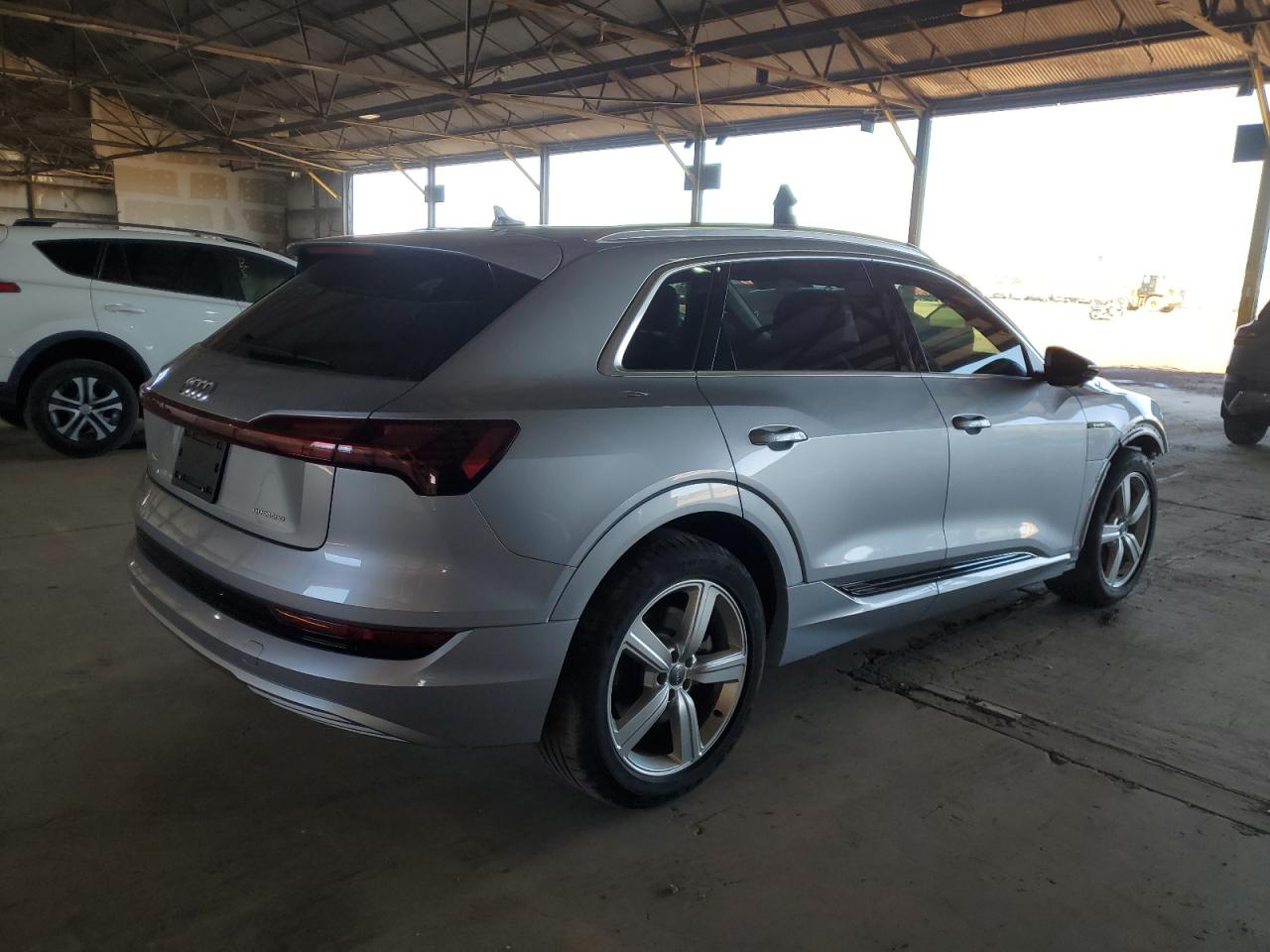 2022 AUDI E-TRON PREMIUM VIN:WA1AAAGE2NB023987