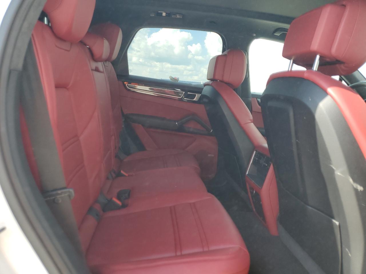 2022 PORSCHE CAYENNE GTS VIN:WP1AG2AY2NDA38196