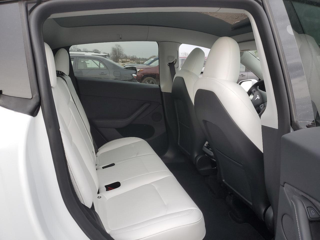 2024 TESLA MODEL Y  VIN:7SAYGDEE7RA234919