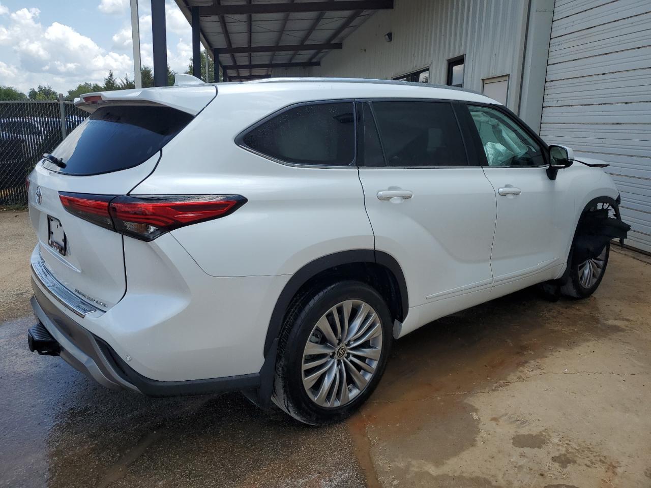 2022 TOYOTA HIGHLANDER PLATINUM VIN:5TDFZRBHXNS198713