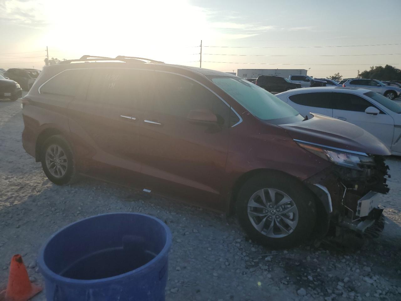 2022 TOYOTA SIENNA XLE VIN:5TDYRKEC8NS117563