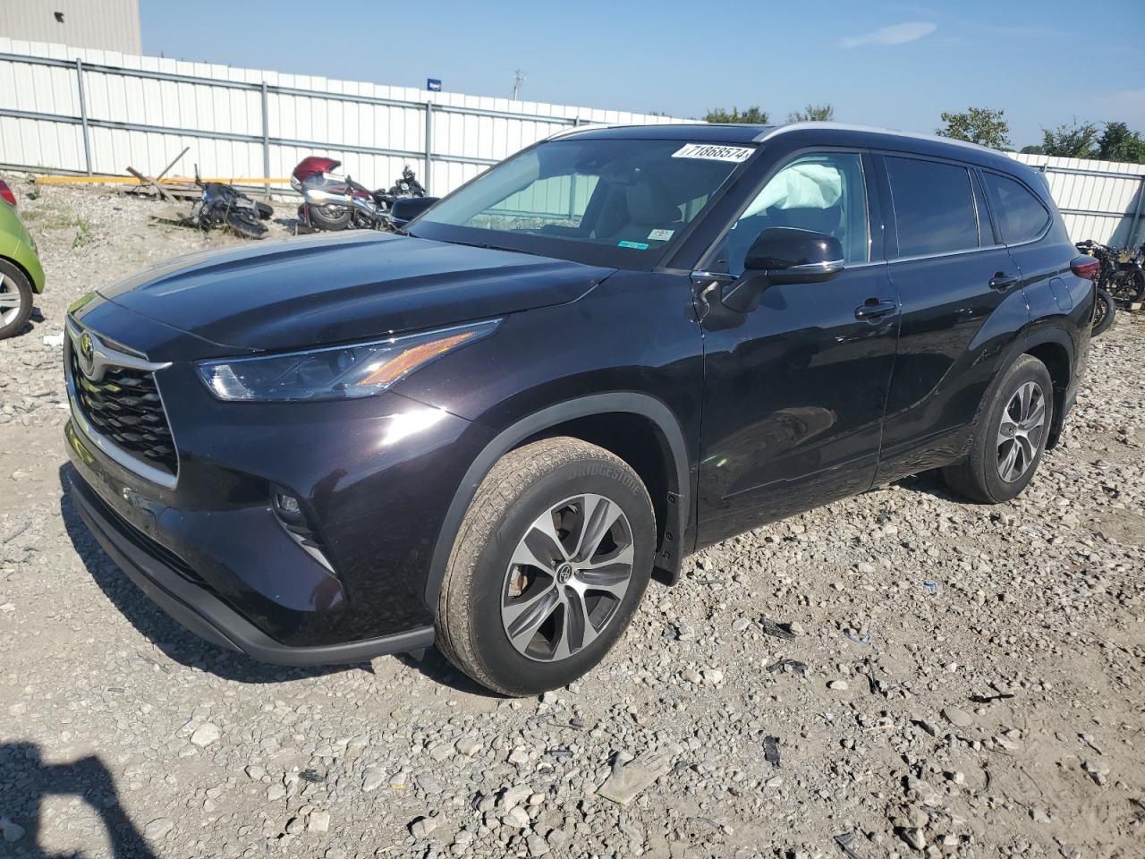 2022 TOYOTA HIGHLANDER XLE VIN:5TDHZRBH1NS228013
