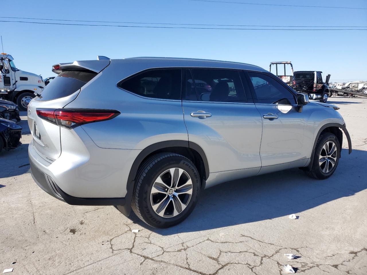 2022 TOYOTA HIGHLANDER XLE VIN:5TDGZRBH1NS594310