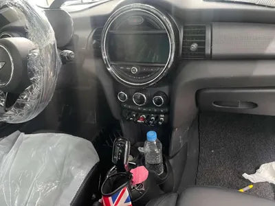2021 MINI Cooper VIN: