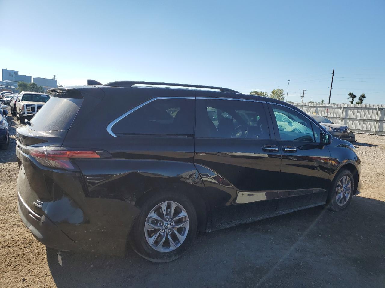 2022 TOYOTA SIENNA XLE VIN:5TDJSKFC2NS060748