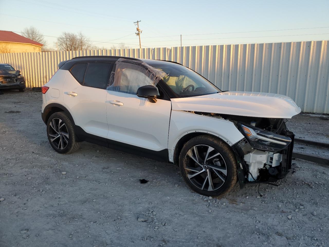 2022 VOLVO XC40 T5 R-DESIGN VIN:YV4162UM4N2693790