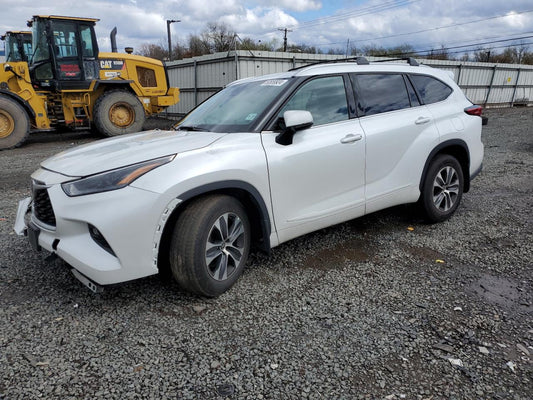 2022 TOYOTA HIGHLANDER XLE VIN:5TDGZRBH6NS579091