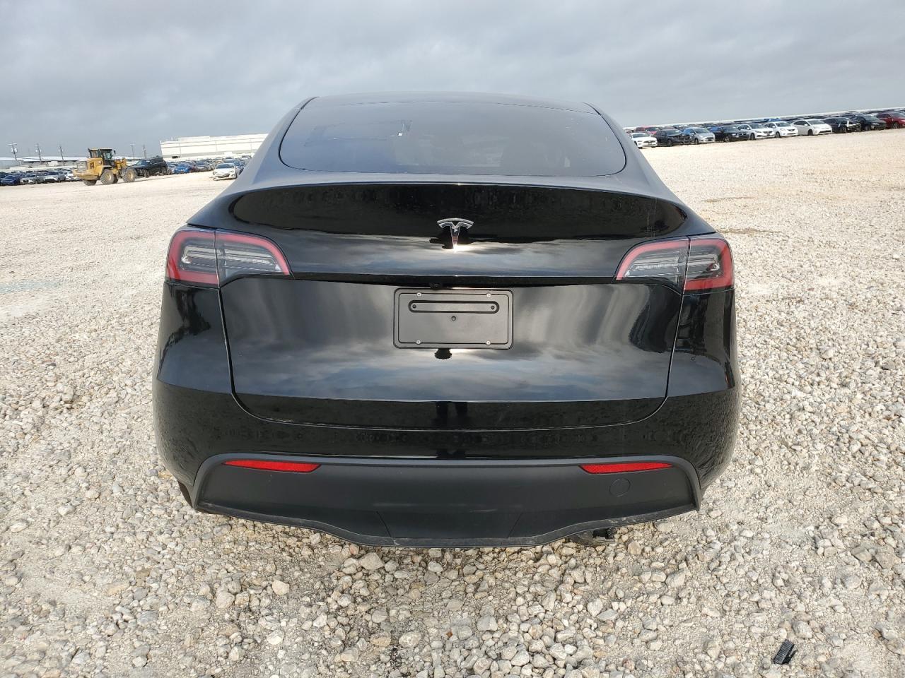 2024 TESLA MODEL Y  VIN:7SAYGDED6RA301033