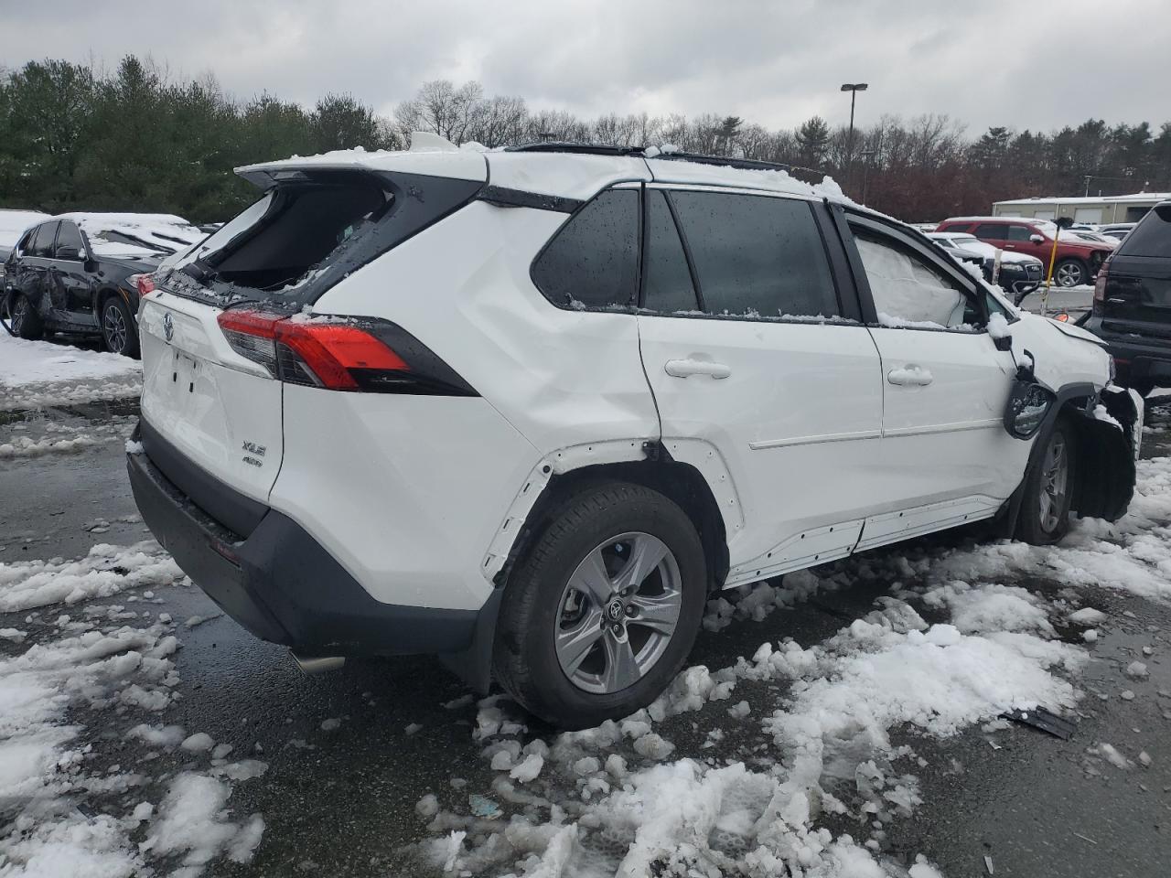 2024 TOYOTA RAV4 XLE VIN:2T3P1RFV6RC394956