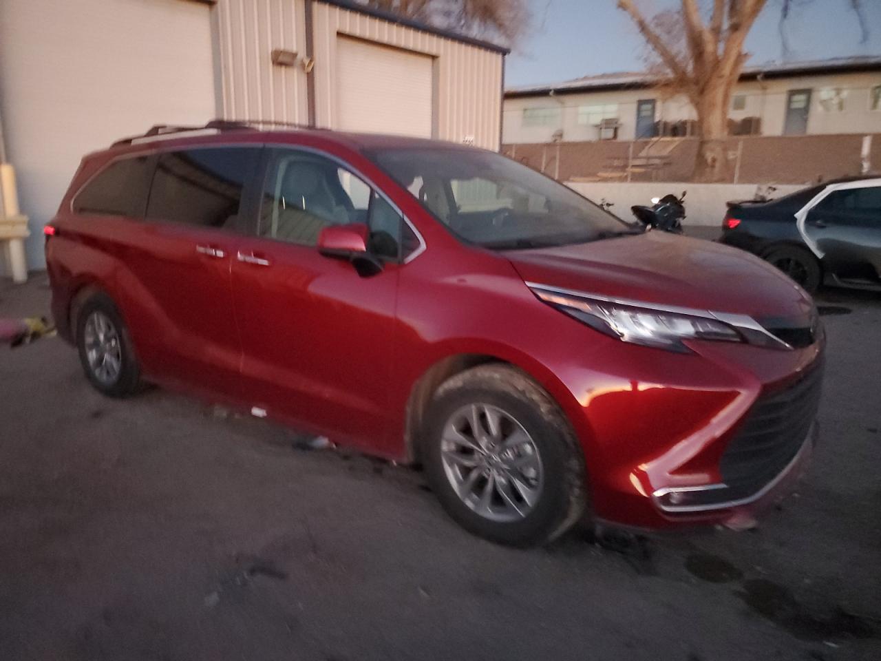 2022 TOYOTA SIENNA XLE VIN:5TDJRKEC2NS097991
