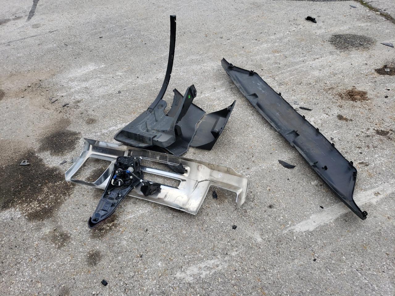 2022 TOYOTA HIGHLANDER XLE VIN:5TDGZRAH7NS558445