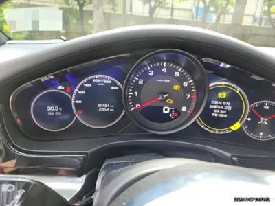 2018 Porsche Panamera VIN: