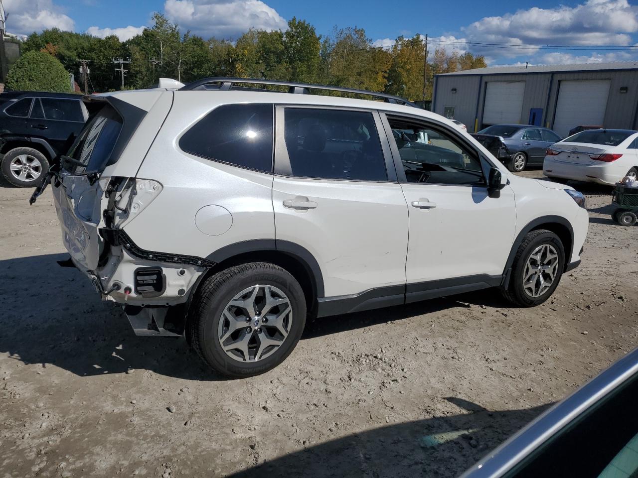 2022 SUBARU FORESTER PREMIUM VIN:JF2SKADC3NH440057