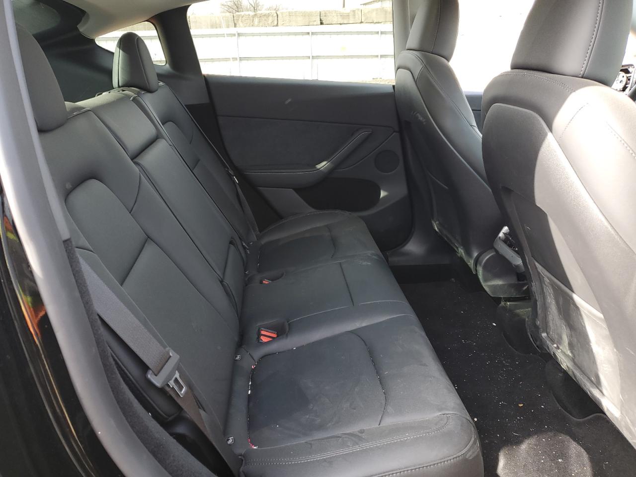 2024 TESLA MODEL Y  VIN:7SAYGDEE1RA305600