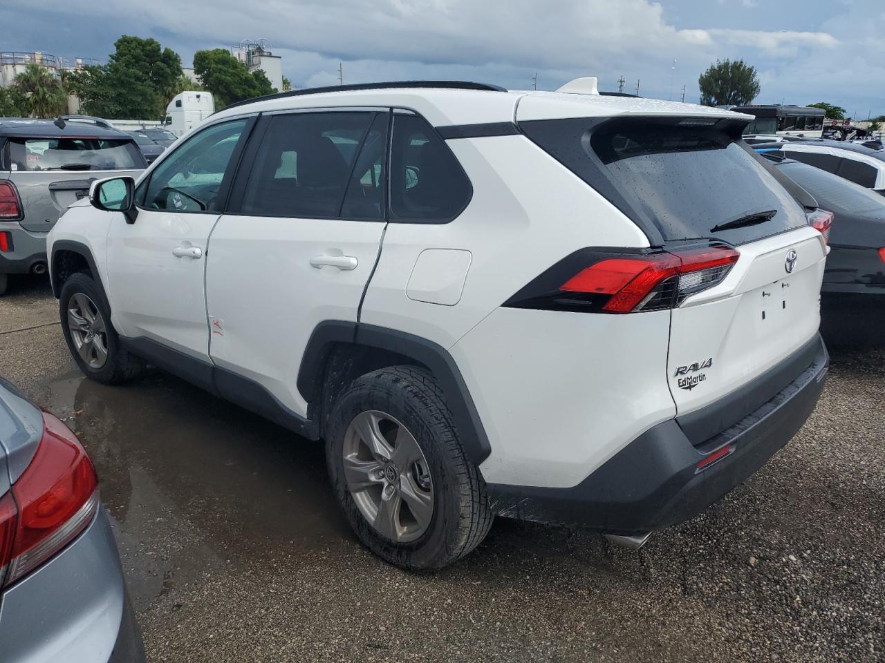 2024 TOYOTA RAV4 XLE VIN:2T3P1RFV2RW449840