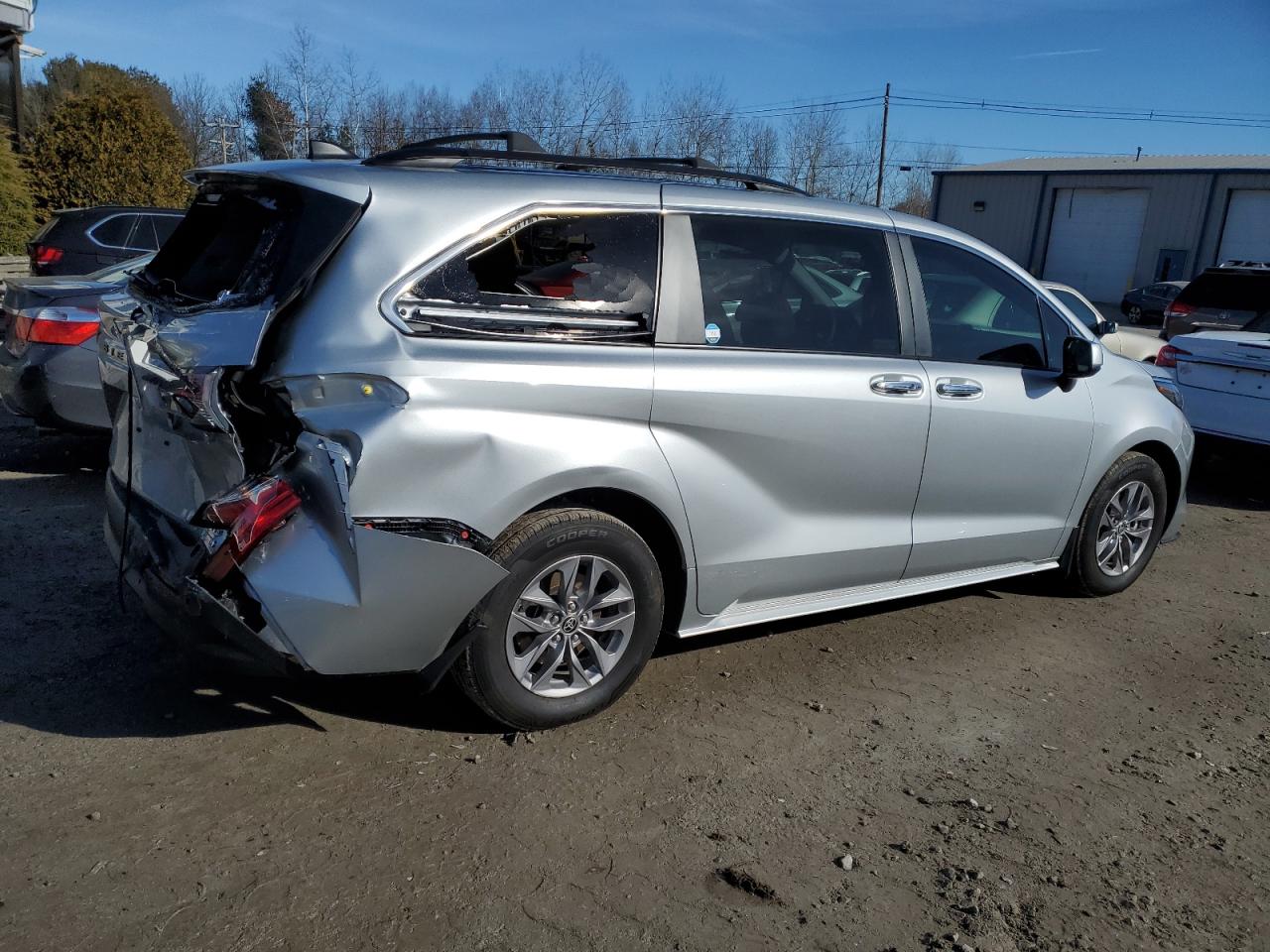 2022 TOYOTA SIENNA XLE VIN:5TDYRKEC5NS130237