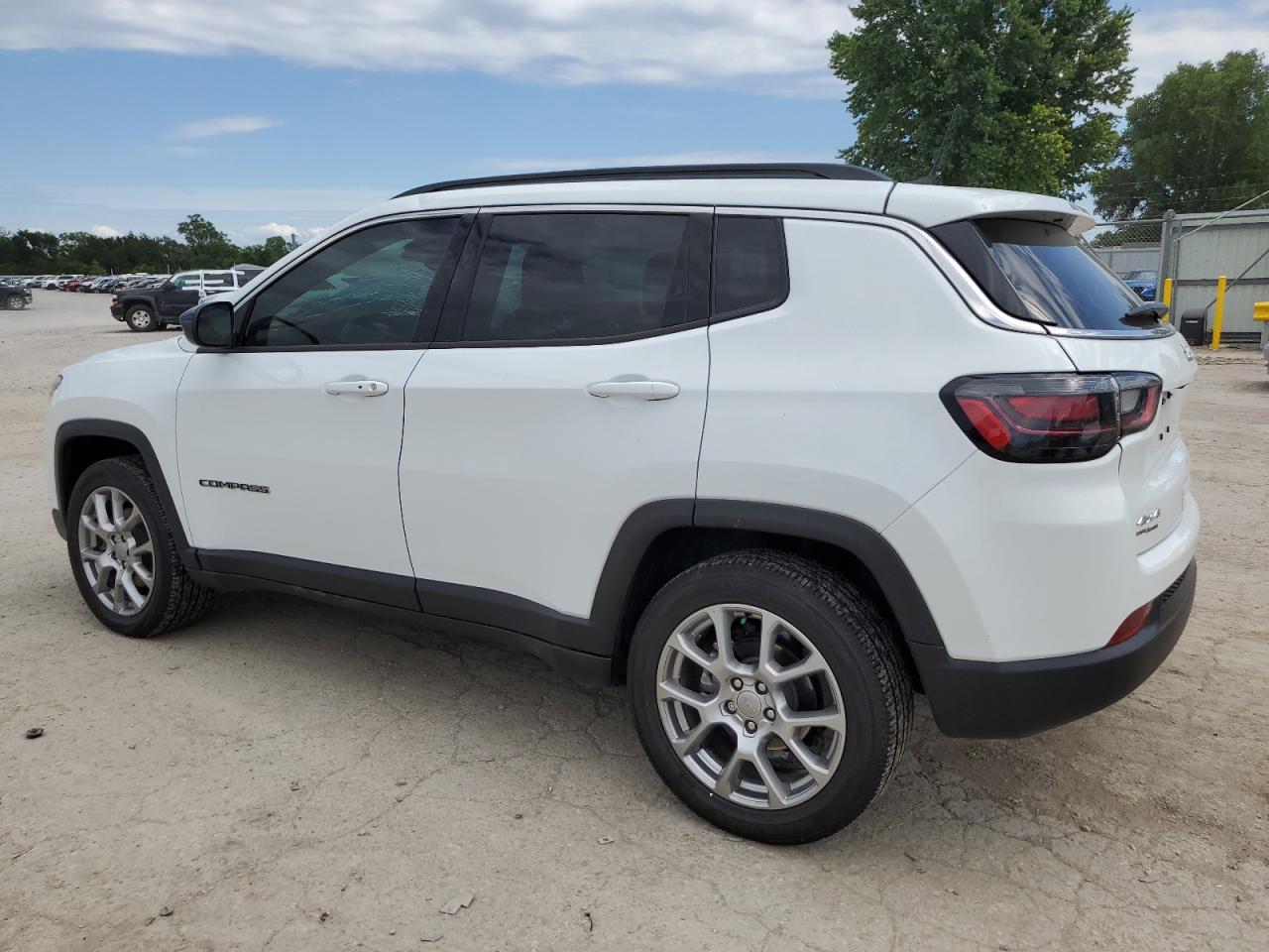 2022 JEEP COMPASS LATITUDE LUX VIN:3C4NJDFB7NT237517