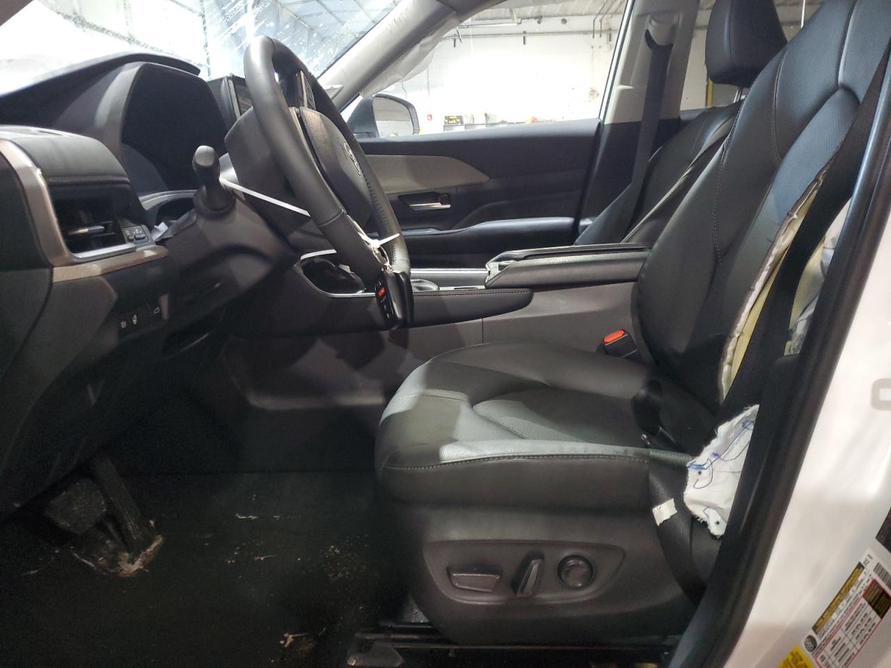 2024 TOYOTA GRAND HIGHLANDER XLE VIN:5TDAAAB52RS066799