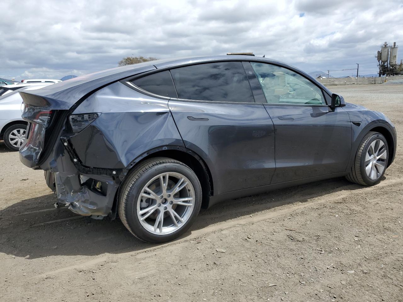 2024 TESLA MODEL Y  VIN:7SAYGDEE1RA254700