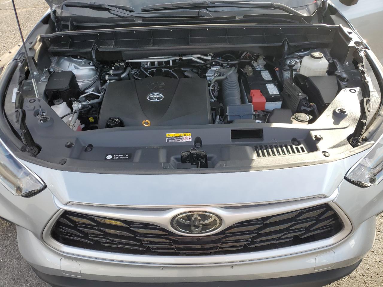 2022 TOYOTA HIGHLANDER XLE VIN:5TDHZRBH1NS586955