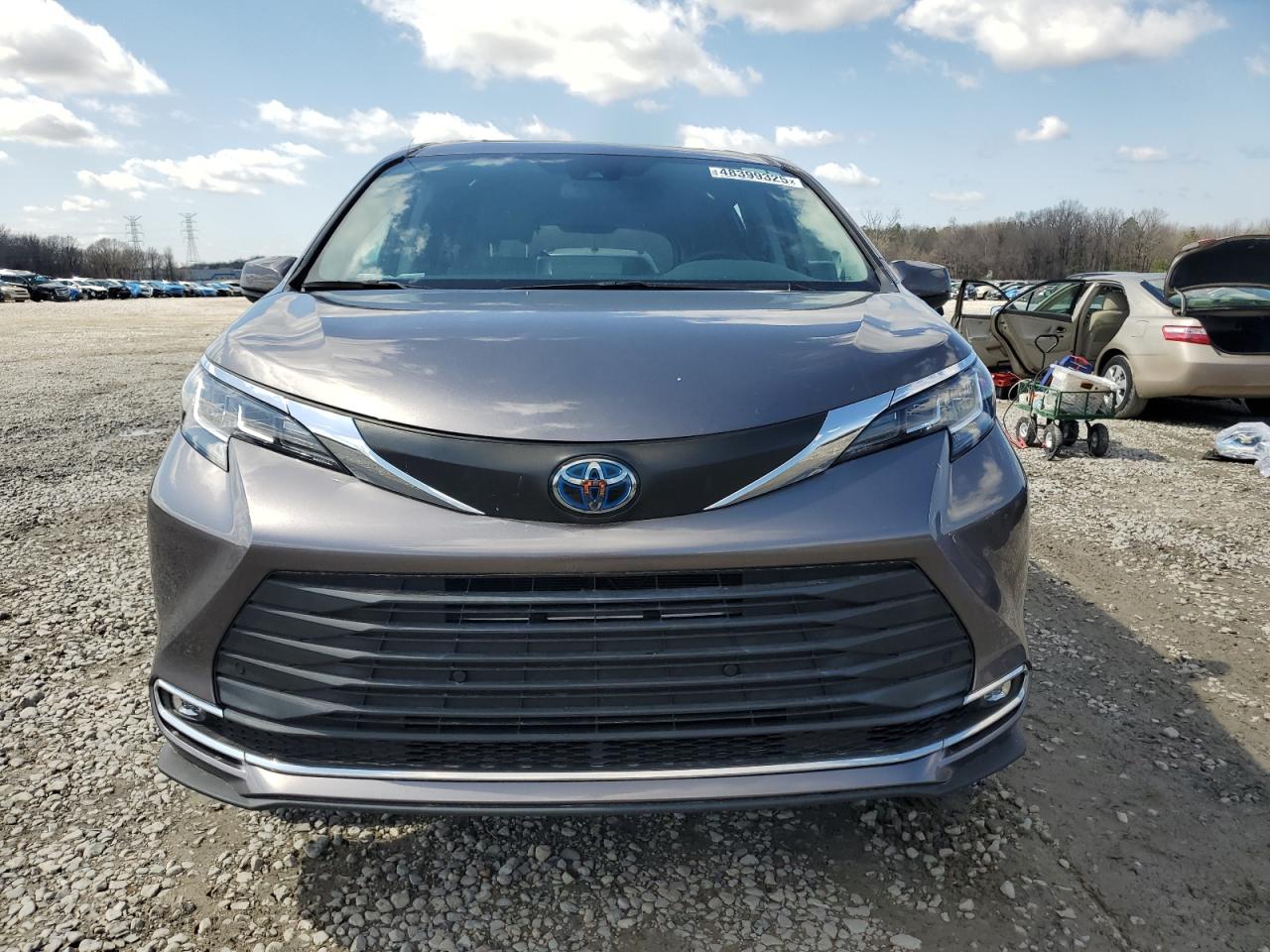 2022 TOYOTA SIENNA XLE VIN:5TDJRKEC5NS076312