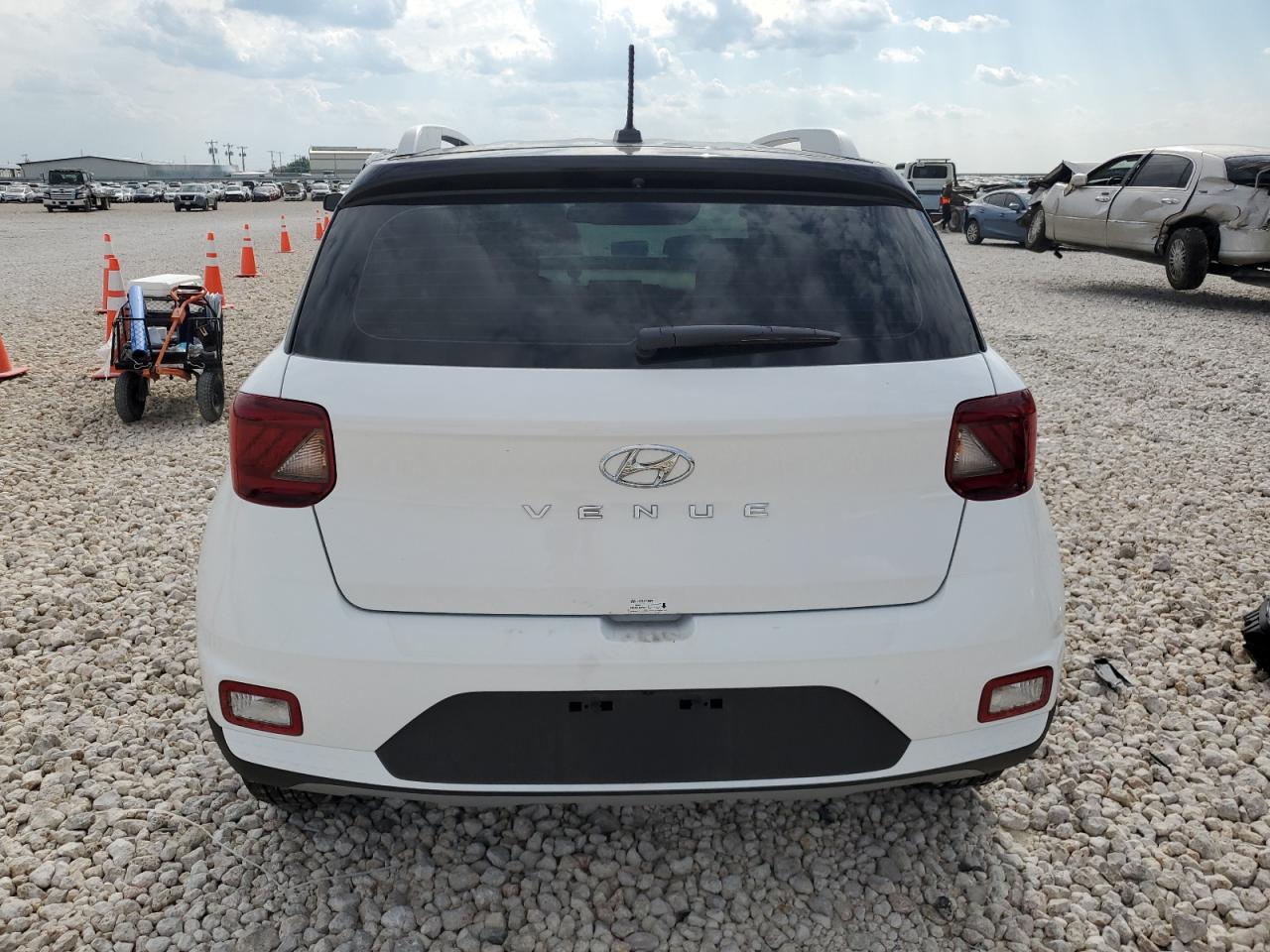 2024 HYUNDAI VENUE SEL VIN:KMHRC8A36RU310385