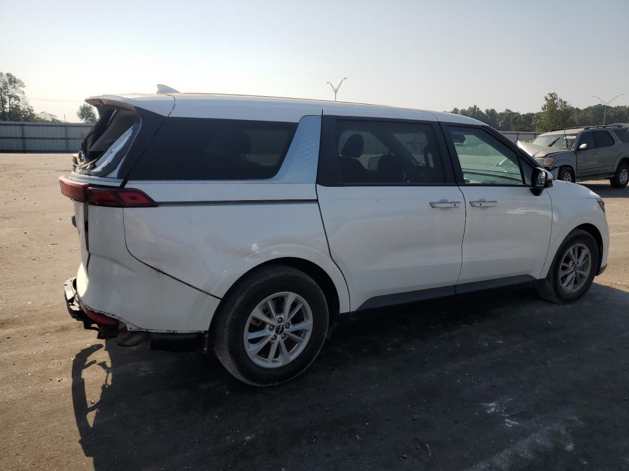 2022 KIA CARNIVAL LX VIN:KNDNB4H30N6123100