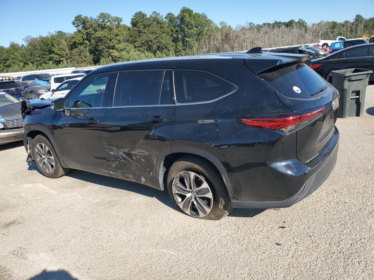 2022 TOYOTA HIGHLANDER XLE VIN:5TDHZRAH0NS555195