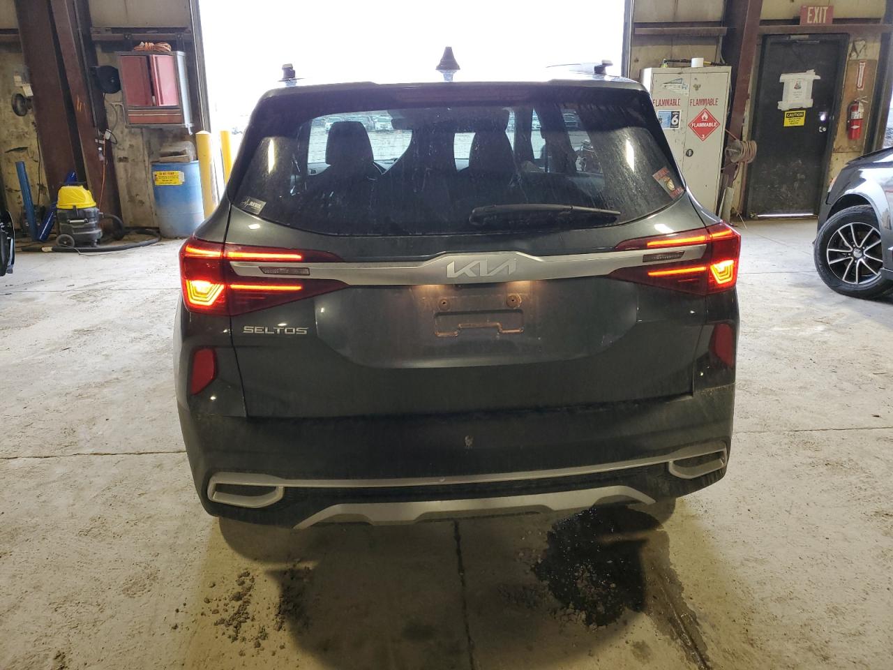 2023 KIA SELTOS SX VIN:KNDETCA28P7455212