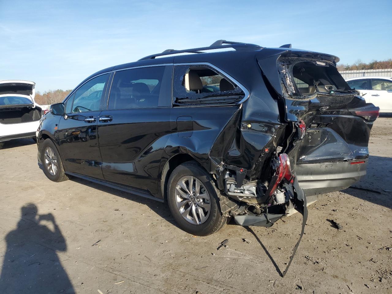 2023 TOYOTA SIENNA XLE VIN:5TDYRKEC5PS143170