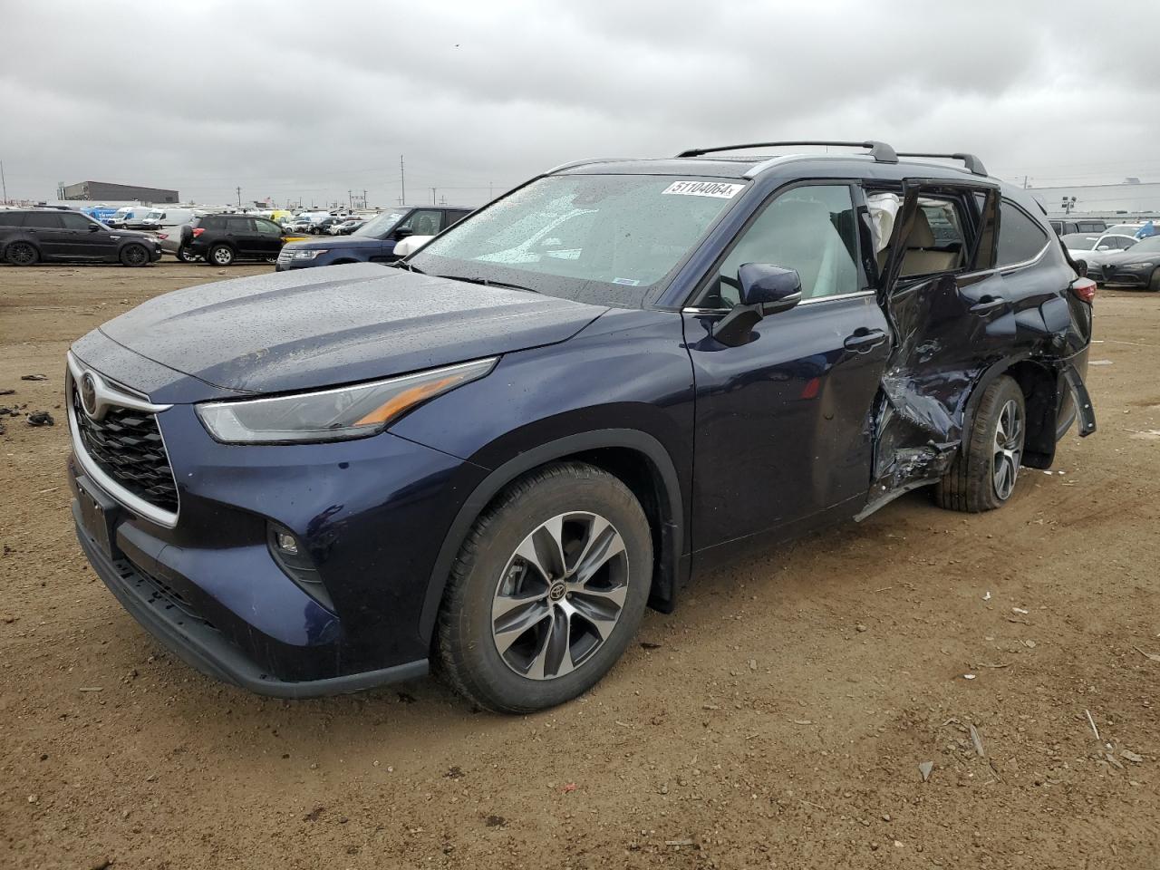 2022 TOYOTA HIGHLANDER XLE VIN:5TDHZRBH4NS596735